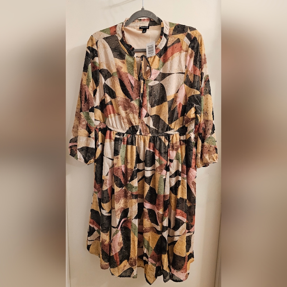TORRID SIZE 0 (12/Large) MINI CLIP DOT FRONT KEYHOLE DRESS